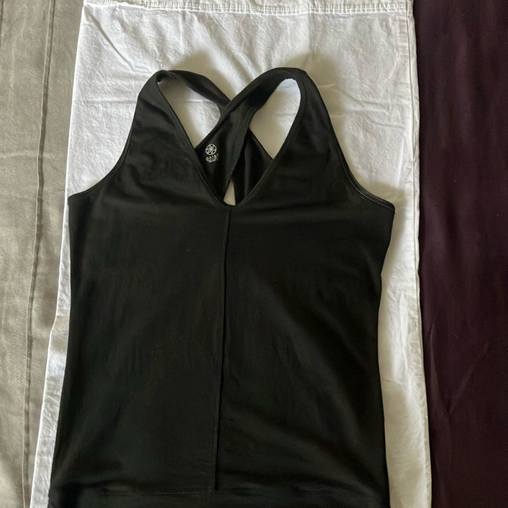 GAIAM Black Cross-back Tank Top with Scoop Neck